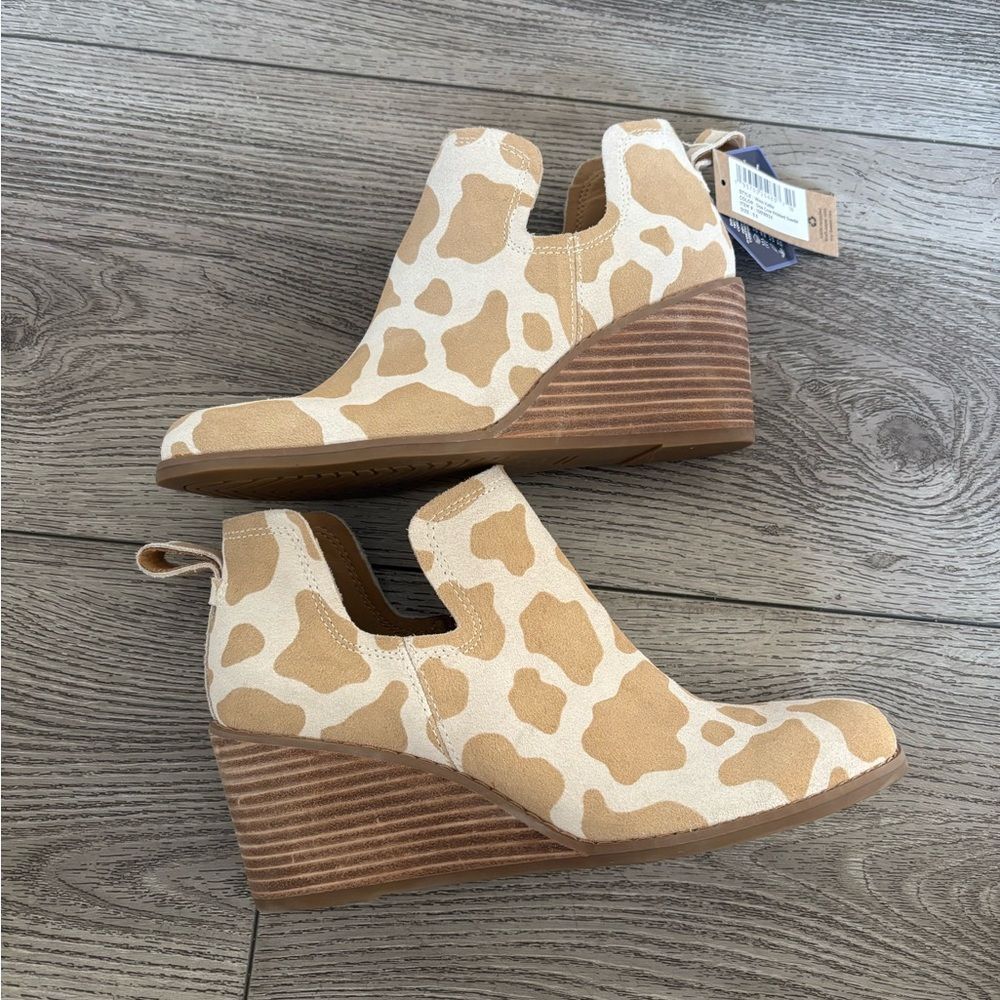 TOMS Stylish doe cow printed suede  Ankle Boots